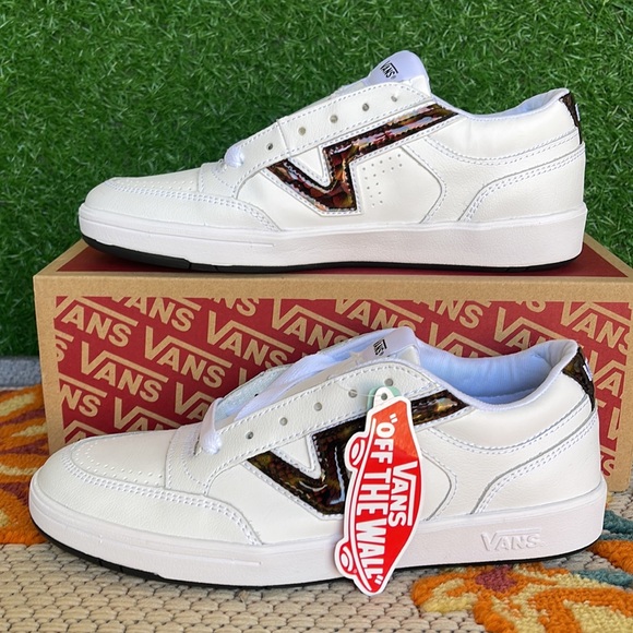 Vans Shoes - Vans Lowland Cc
(Big Reptile) Tr Wht/Red
VNOATZY909 WMNS sneakers